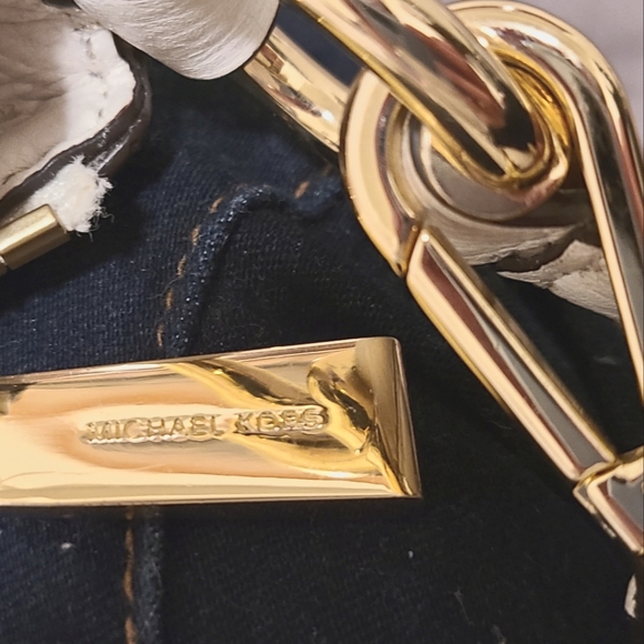 MICHAEL KORS Lauryn Large Shoulder Tote - Picture 10 of 16